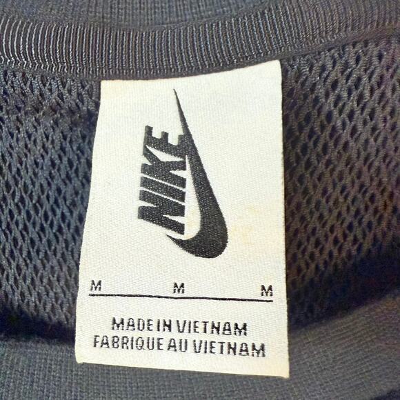 Nike Men's Medium Thick Black Shirt Side Mesh Slits Vent on Back Pockets Stylish - Picture 3 of 10